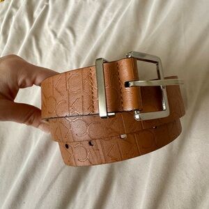 CALVIN KLEIN | leather belt.
